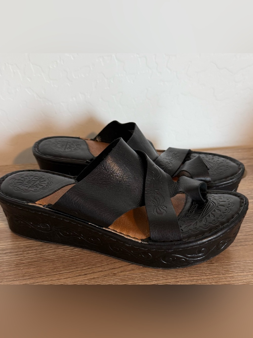 BORN Sandals Women’s Size 9 Leather Toe Ring Slide Comfort Slip On Brown Shoes